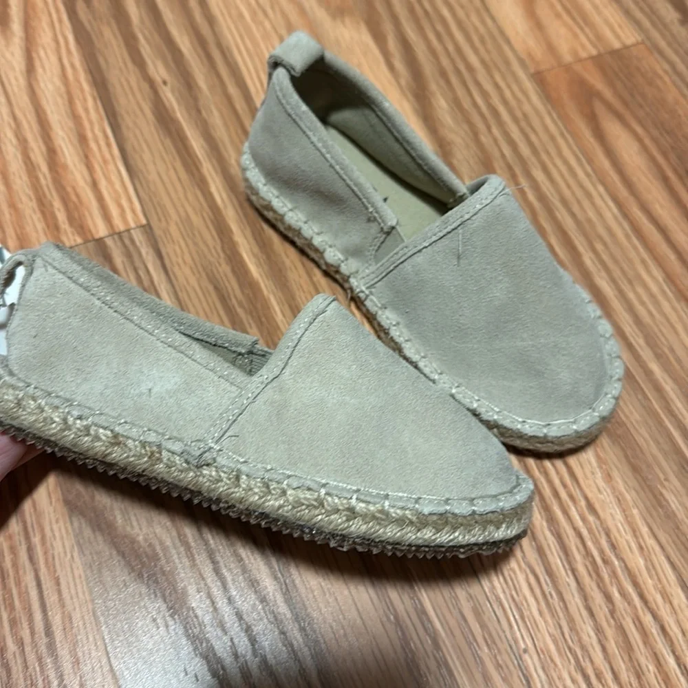 Zara kids Light Gray taupe genuine Suede Espadrilles flats size 9.5 - 26 toddler